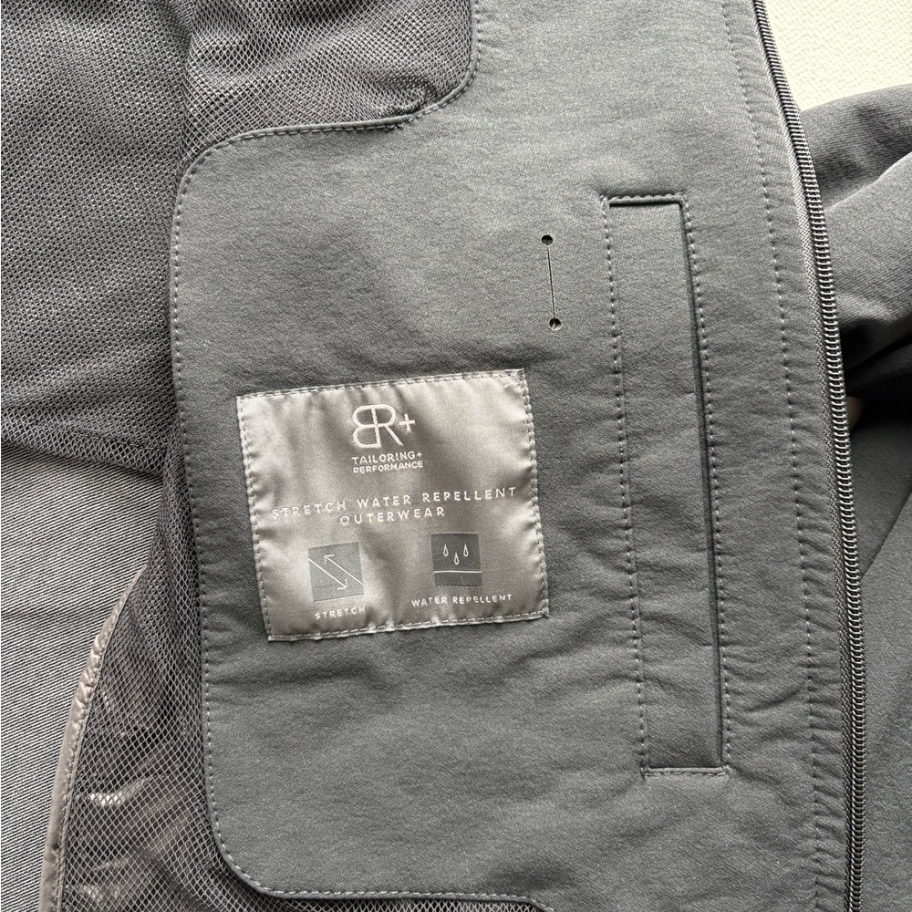 Banana Republic Men's Black Hooded Windbreaker - Picture 7 of 9